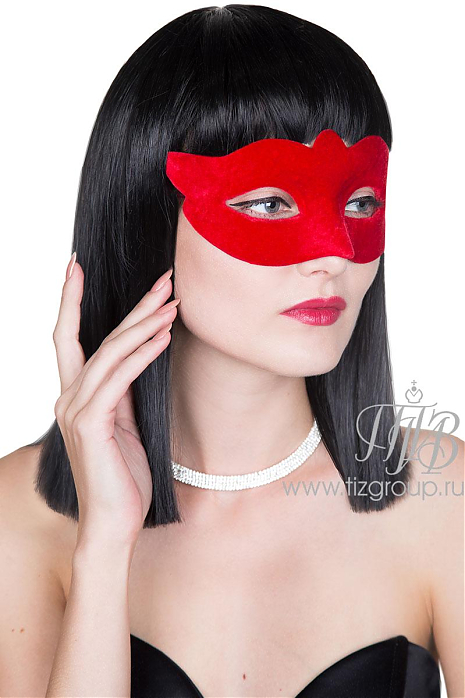 Красная бархатная маска