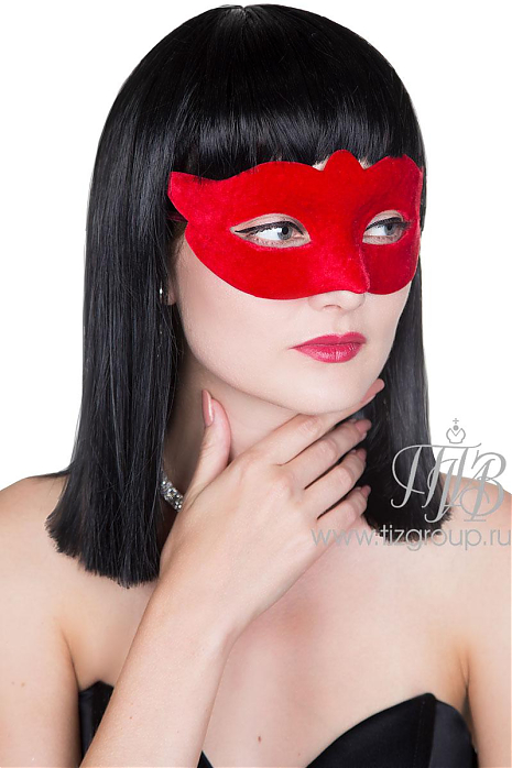 Красная бархатная маска